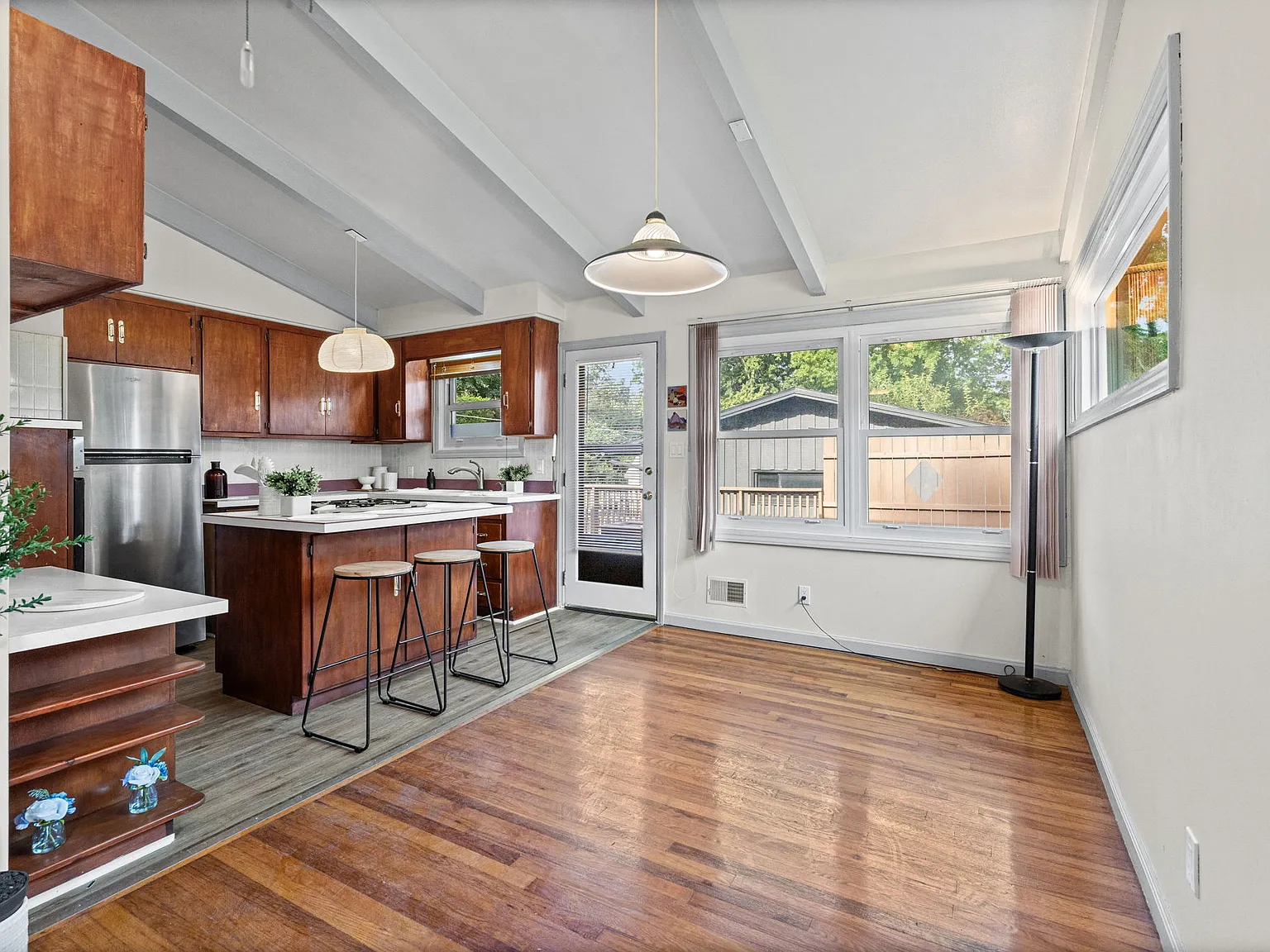 3 bed, 1176 sqft, $2,695 — Photo 4