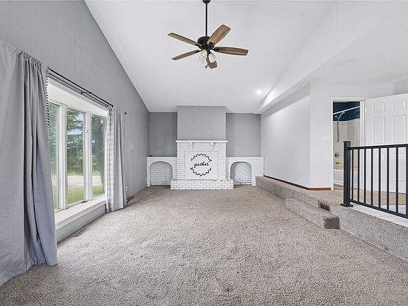 4th image of 1056 W Ave