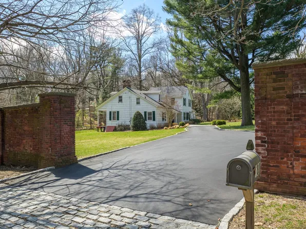 180 Post Road, Old Westbury, NY 11568