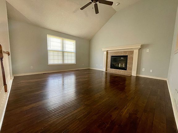 2nd image of 804 Tanglewood St