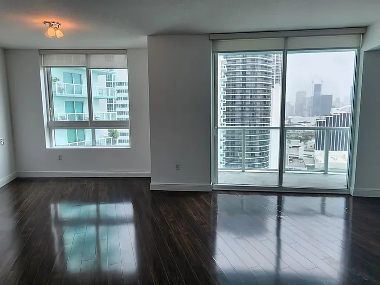 1900 N Bayshore Dr #3019 — Photo 2