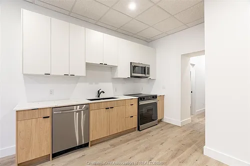 138 King St W #207 Photo 1