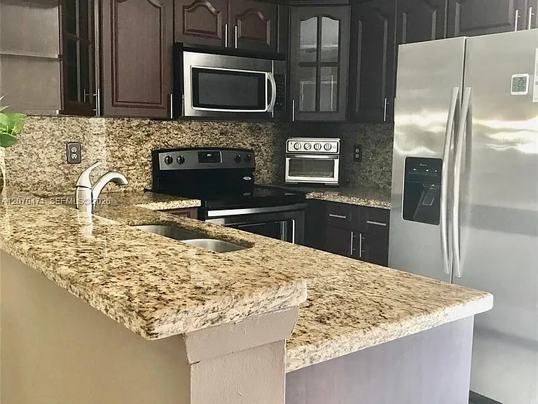 2864 Cambridge Ln — Photo 4