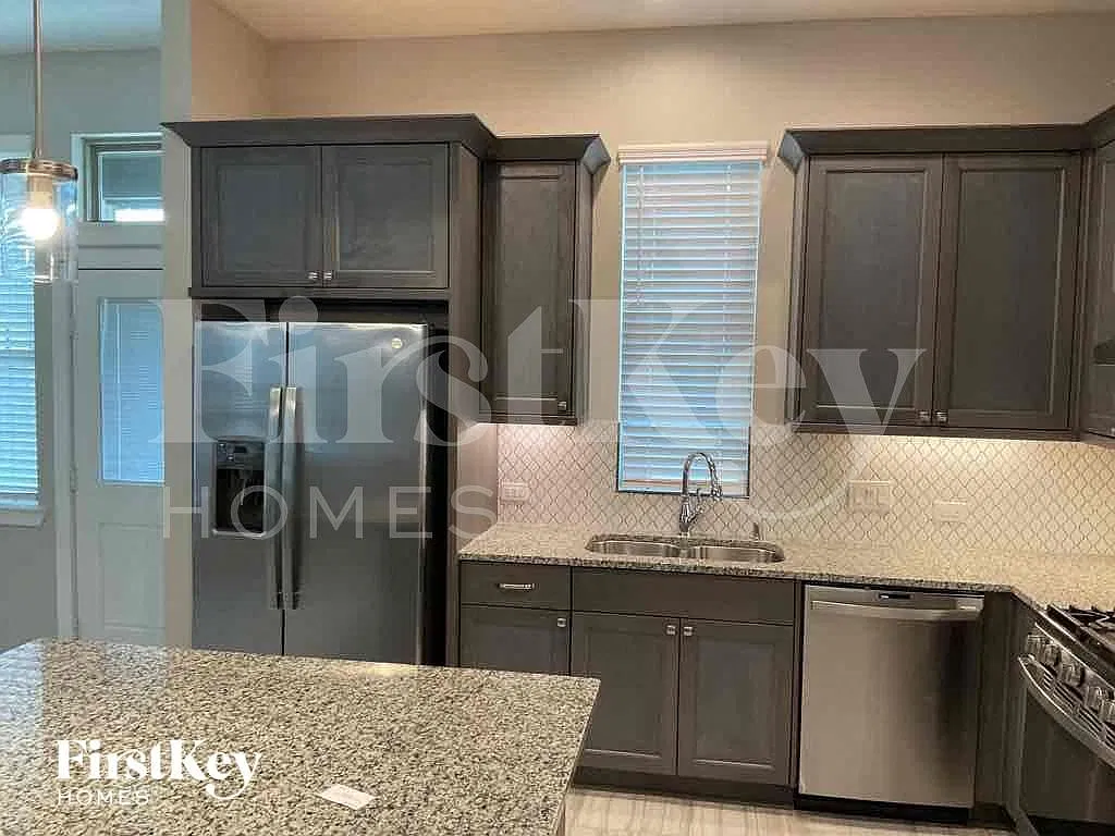 4 bed, 2.5 bath, 2263 sqft, $2,745 — Photo 4