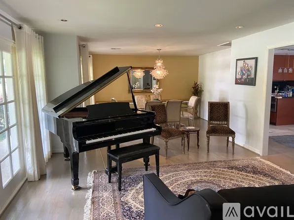 5232 Piping Rock Ln, Houston, TX 77056