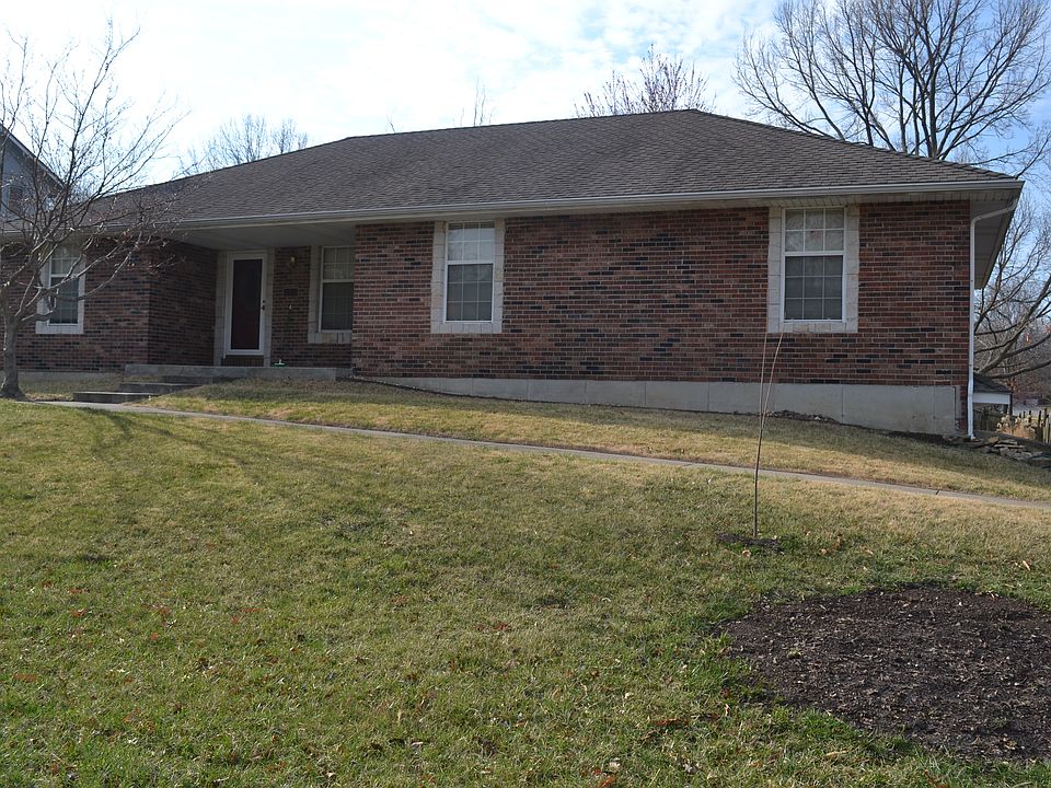 1st image of 440 NW Chateau Dr