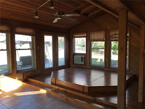 3rd image of 472 Hurricane Creek Ln