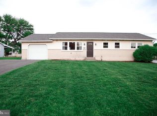 2 Amity Ln, Mechanicsburg, PA 17050