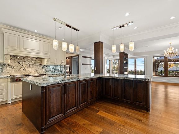 3rd image of 1118 Crestline Rd