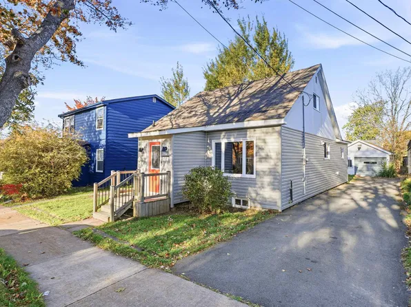 27 Symonds St, Dartmouth, NS B3A 3L4