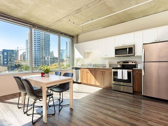 4th image of 708 10th Ave #426