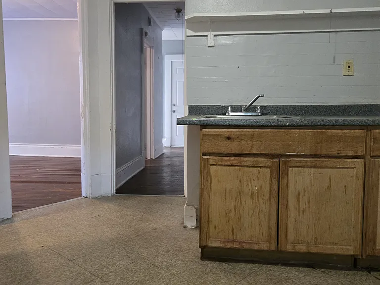236 Locust St #2R — Photo 7