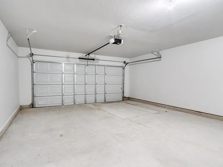 824 Chase Ln — Photo 32