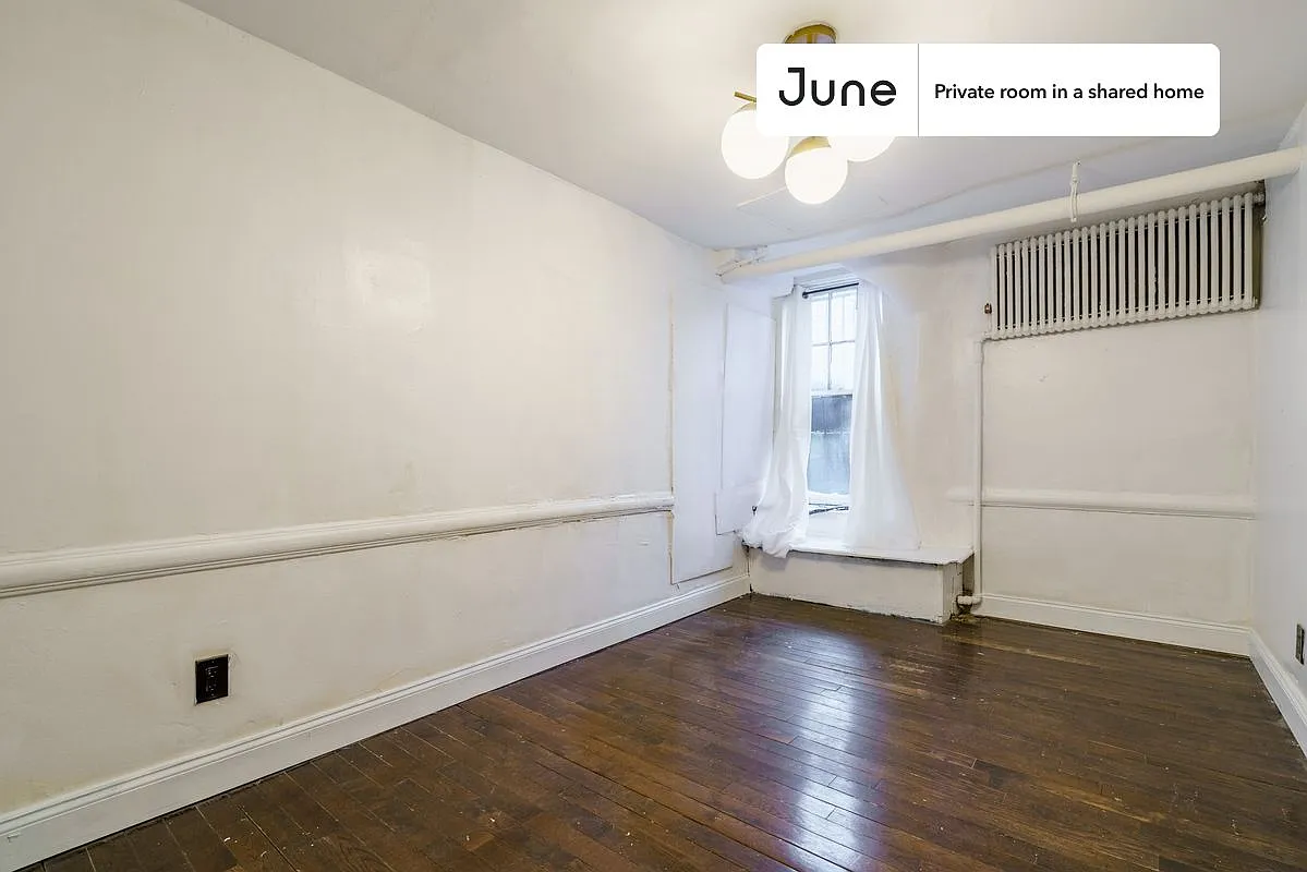 Full bedroom in 5 bed/1.5 bath home in Bedford-Stuyvesant #909 A — Photo 2