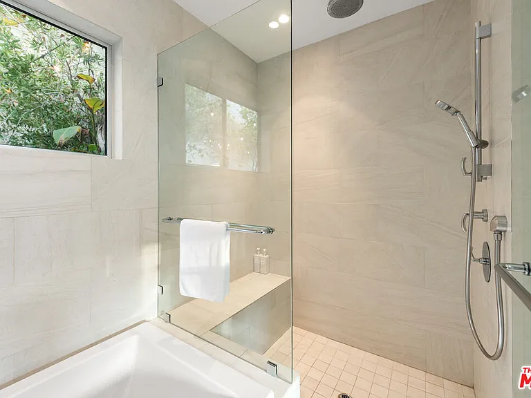 8469 Franklin Ave — Photo 32