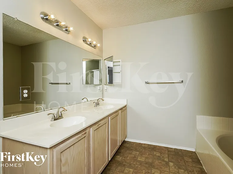 3114 Melrose Dr — Photo 15