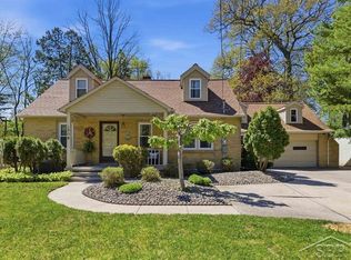 306 E Sugnet Rd, Midland, MI 48642
