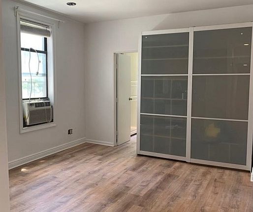 4th image of 246 E 51st St APT 18