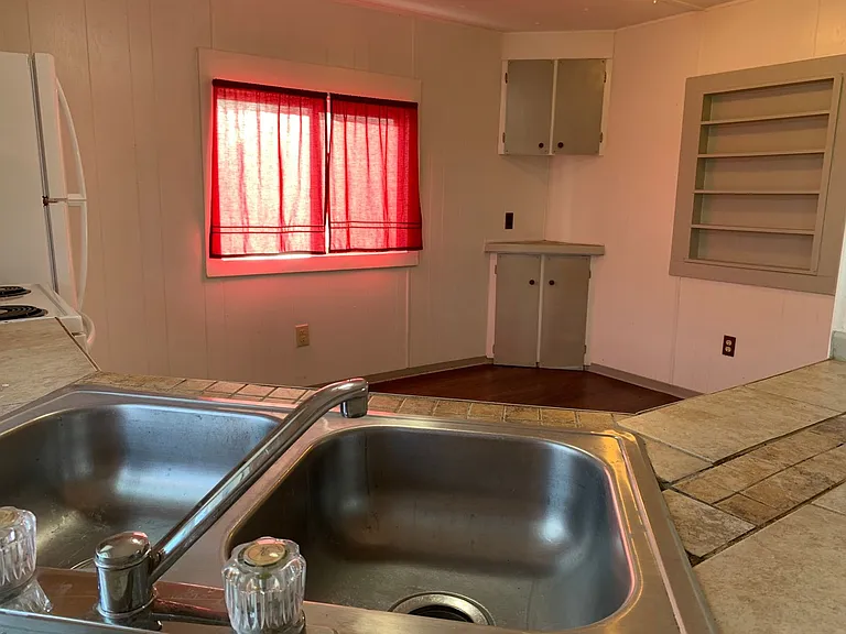 1150 Forestvale Rd — Photo 4