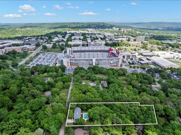 1611 W Halsell Rd, Fayetteville, AR 72701