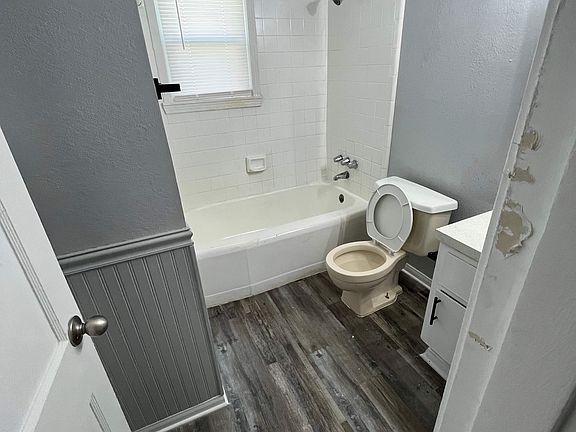4th image of 715-717 Stetson Ave #4868234
