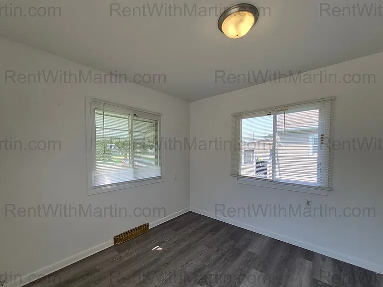 137 Hope Ave — Photo 13