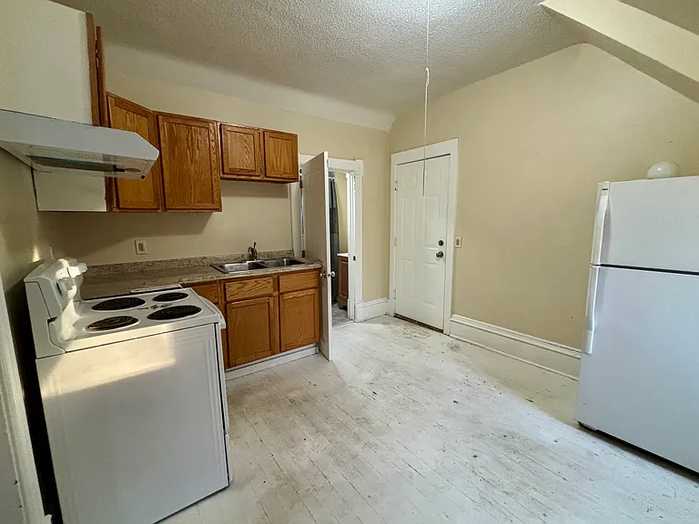 320 Augusta Ave SE #2 — Photo 3