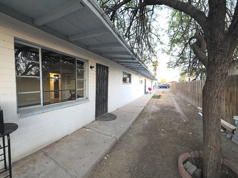 2914 W Almeria Rd #3 — Photo 4
