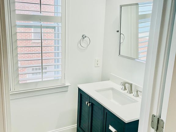 4th image of 204 E Park Ave Unit 501