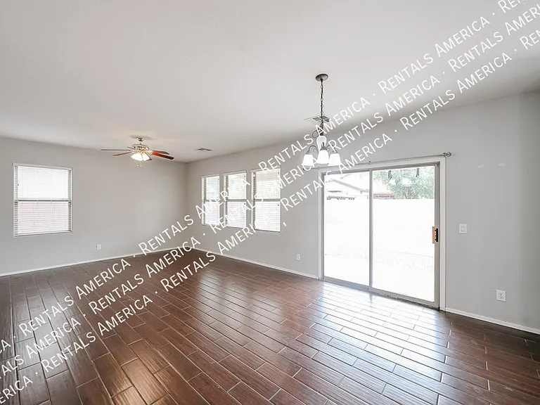 4563 E Oxford Ln — Photo 21