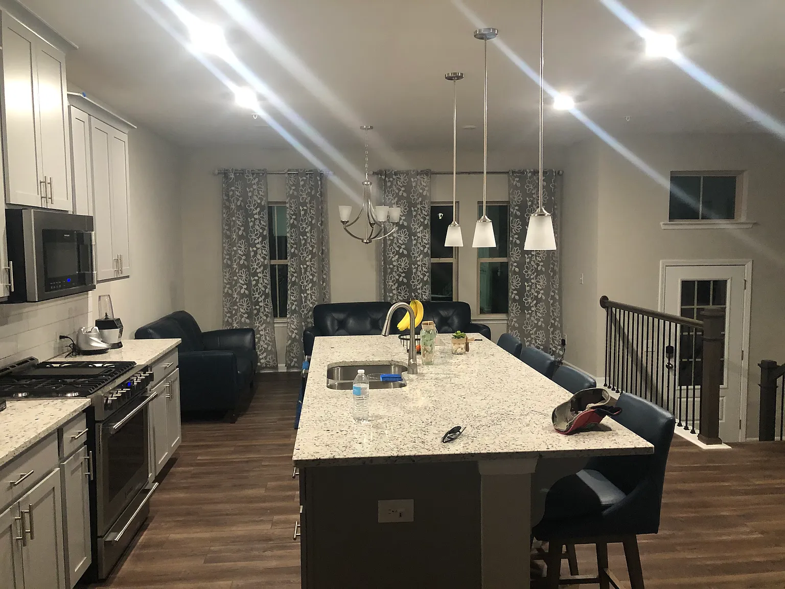 3 bed, 3.5 bath, 2276 sqft, $2,900 — Photo 1