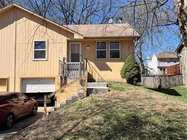 8270 Perry St, Overland Park, KS 66204