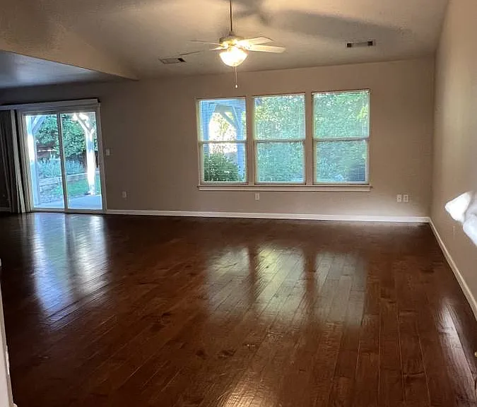 883 Paramount Way — Photo 9