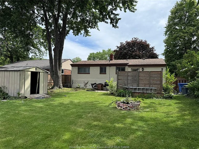 1275 Belleperche Pl — Photo 21