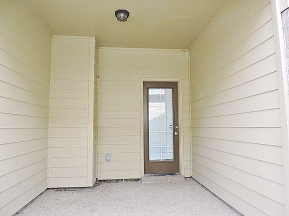 2nd image of 7921 Baymeadow Cir N
