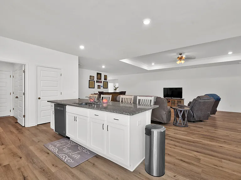 9426 Doss Ferry Ln — Photo 10