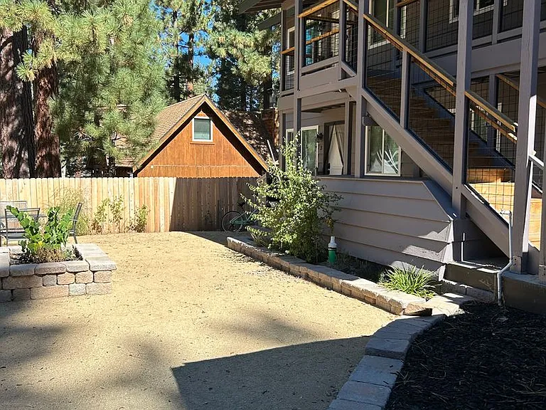 2531 Elwood Ave. — Photo 1