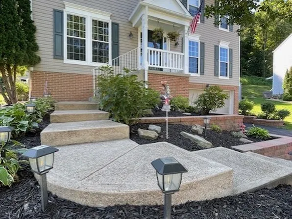 308 Shady Glen Dr, Coraopolis, PA 15108