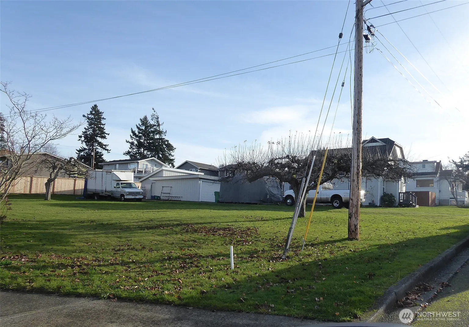 3911 R Avenue photo 1