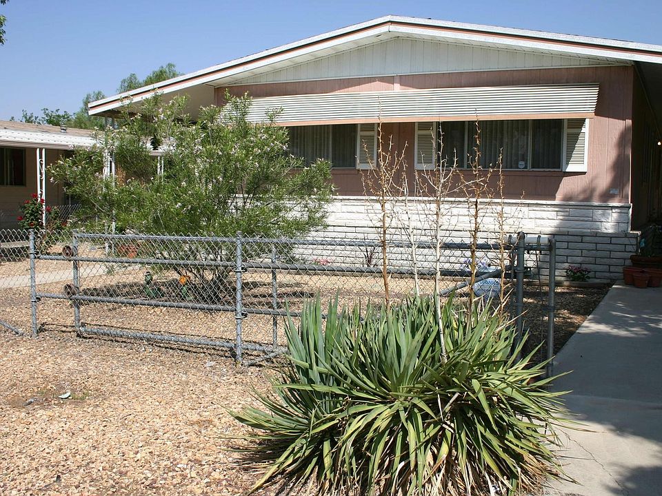 This lovely 2 bedroom, 2 bathroom mobile is Fully Furnished and Move-In Ready!