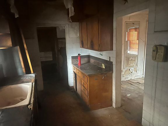 3rd image of 1708 W 94th St