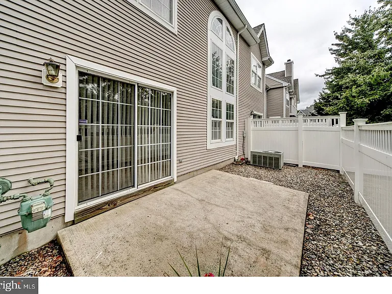 406 Pebble Creek Ct — Photo 21
