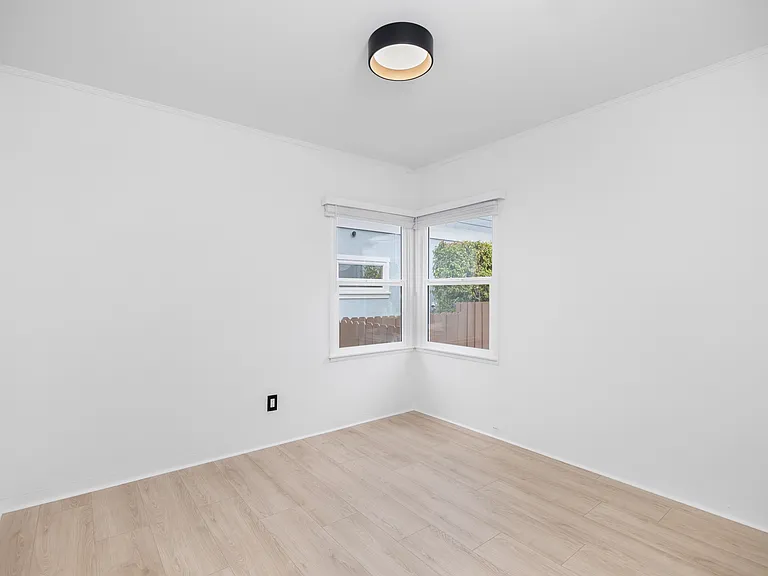 340 Avenue F — Photo 16