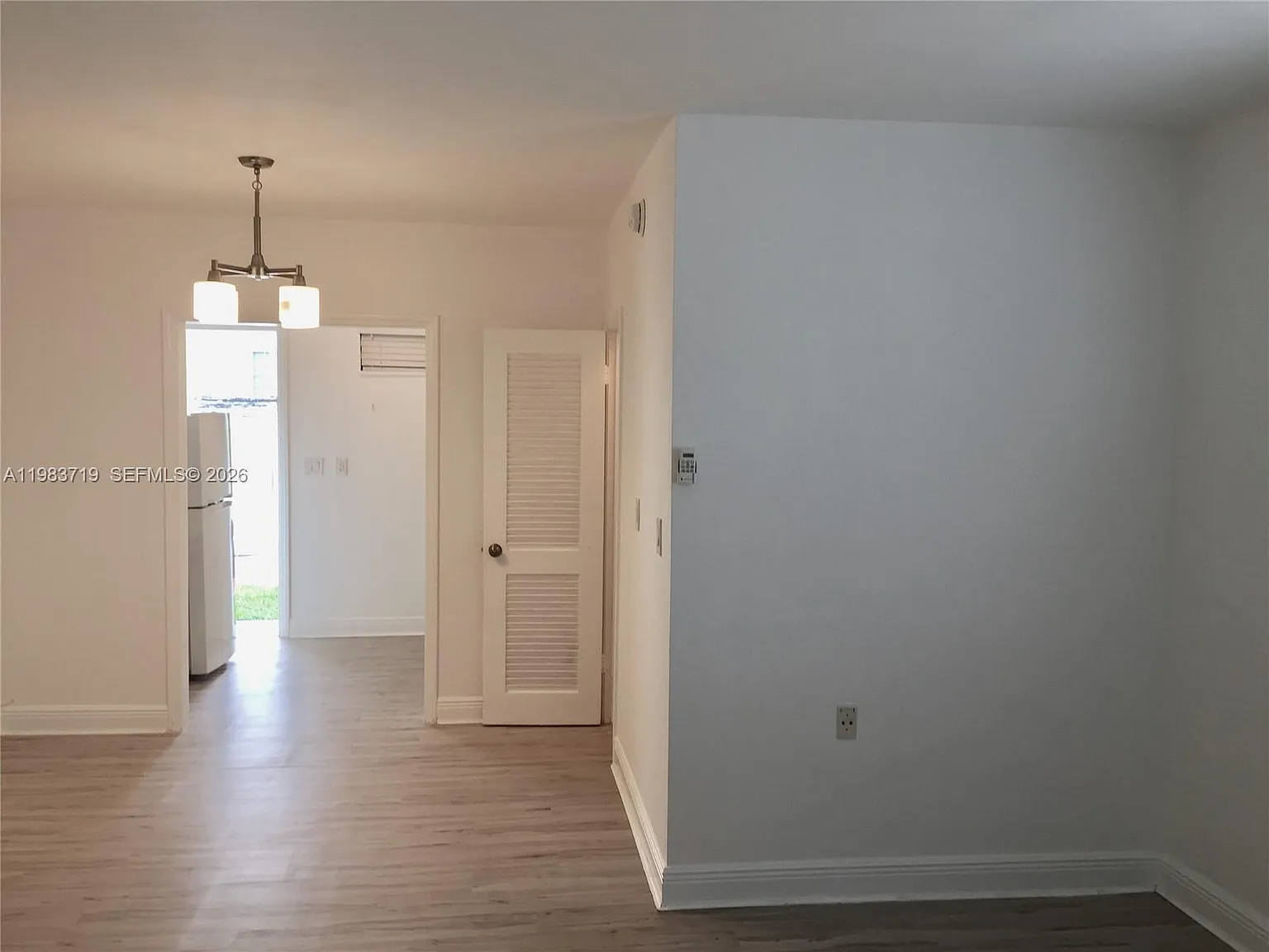 535 74th St — Photo 3