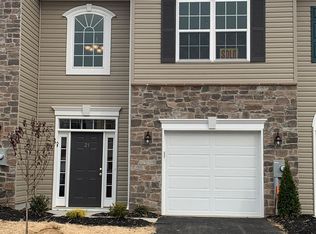 21 Polygon Pl, Falling Waters, WV 25419