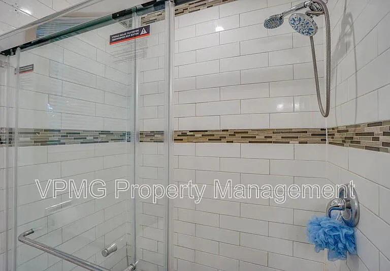 5404 NE 45th St — Photo 25