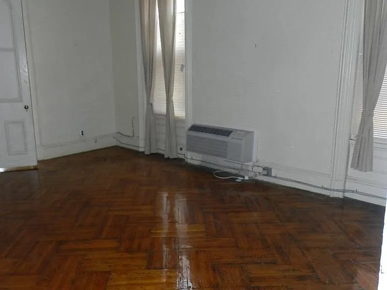 2118 Walnut St #2R — Photo 8