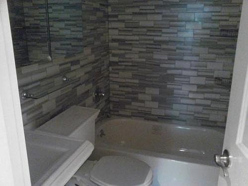 2nd image of 2805B Creston Ave #5