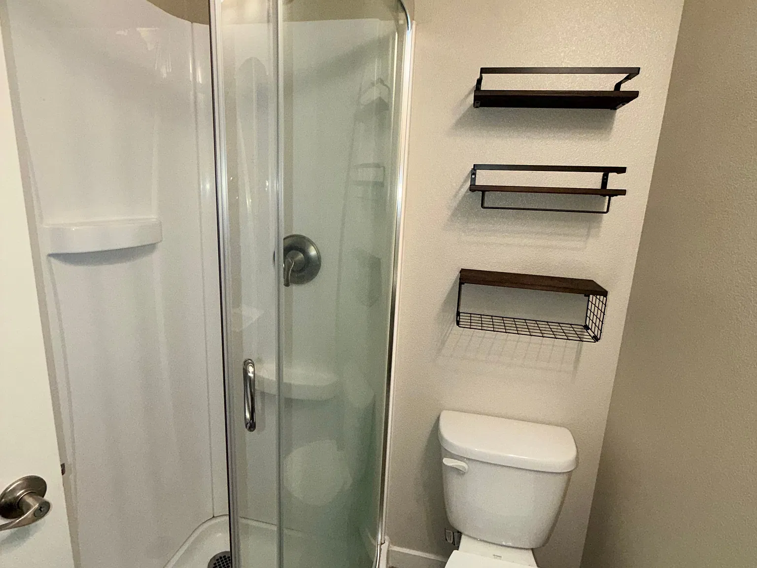 1 bed, 1.0 bath, $899 — Photo 3