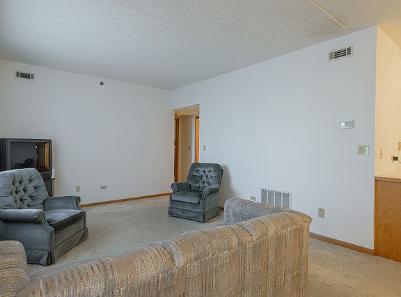 5th image of 2899 Heritage Dr APT 1D